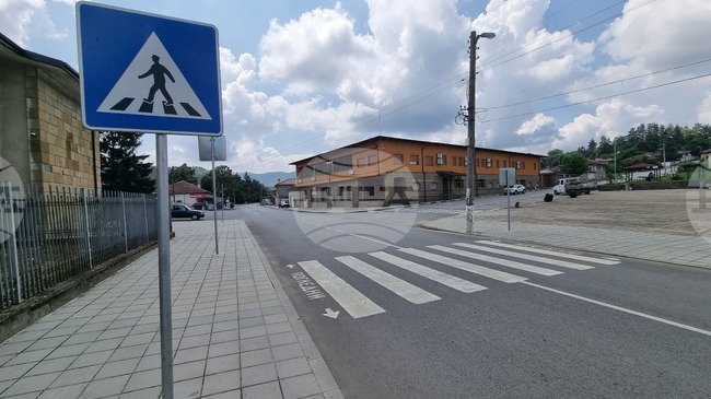 Нови пешеходни пътеки, знаци и шумна маркировка предвижда комисията по безопасност на движението в Сливен