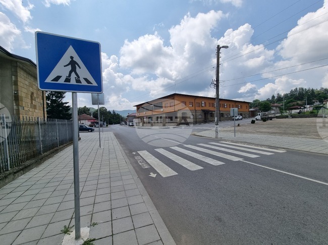 Нови пешеходни пътеки, знаци и шумна маркировка предвижда комисията по безопасност на движението в Сливен