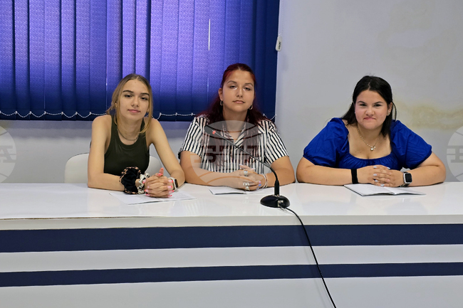 Богатството се крие в начина, по който обичаме, каза ученичката от Плевен Кристияна Цветанова по време на дискусия за Пенчо Славейков