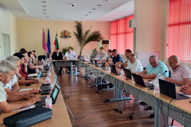 Инвестициите, социалните услуги и европейските проекти бяха във фокуса на заседанието на Общинския съвет в Попово