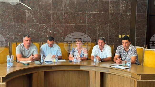 Областният управител на Ловеч и представители на общините обсъдиха проблемите с електрозахранването с „ЕРМ Запад“