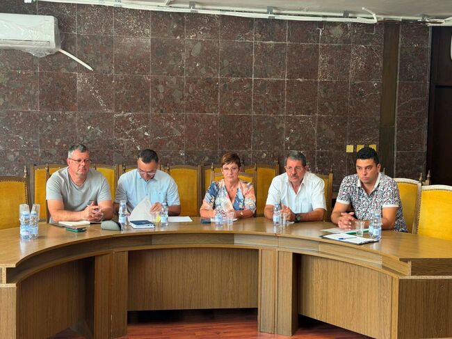 Областният управител на Ловеч и представители на общините обсъдиха проблемите с електрозахранването с „ЕРМ Запад“