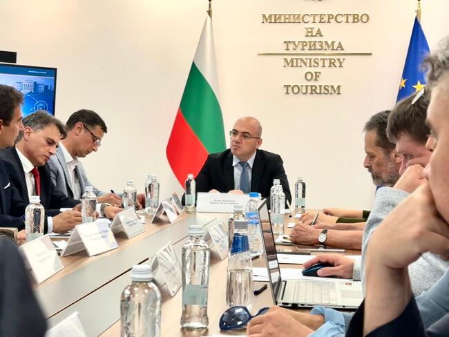 Качеството в туризма започва от образованието и подготвените хора, заяви министър Илин Димитров