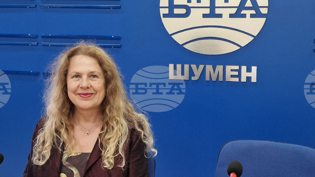 Всеки, който изучава оперно пеене, със сигурност се е докоснал до изпълненията на Гена Димитрова, каза Даниела Вичева в Шумен