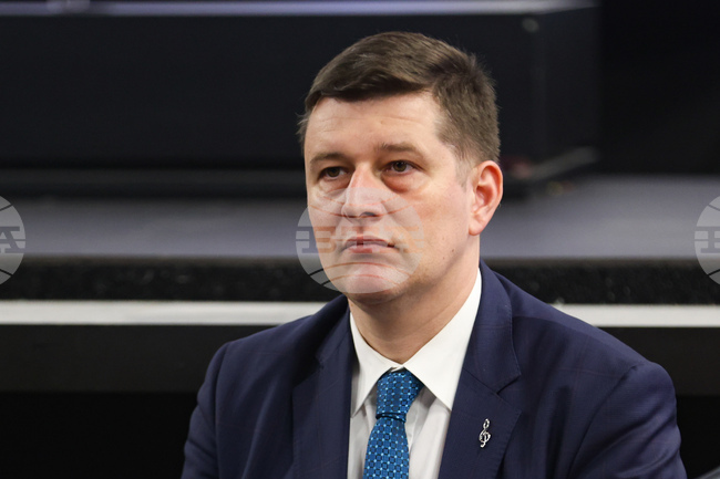Националното радио е звуковата памет на страната, каза генералният директор на БНР Милен Митев при представянето на юнския брой на ЛИК