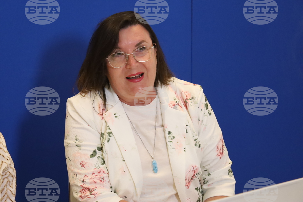 Румъния - Национален пресклуб на БТА Букурещ - списание ЛИК - „Неотразимата Гена“ - представяне