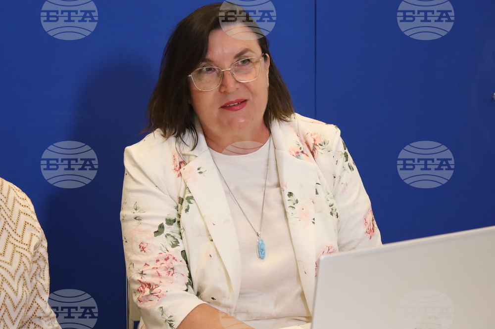Румъния - Национален пресклуб на БТА Букурещ - списание ЛИК - „Неотразимата Гена“ - представяне