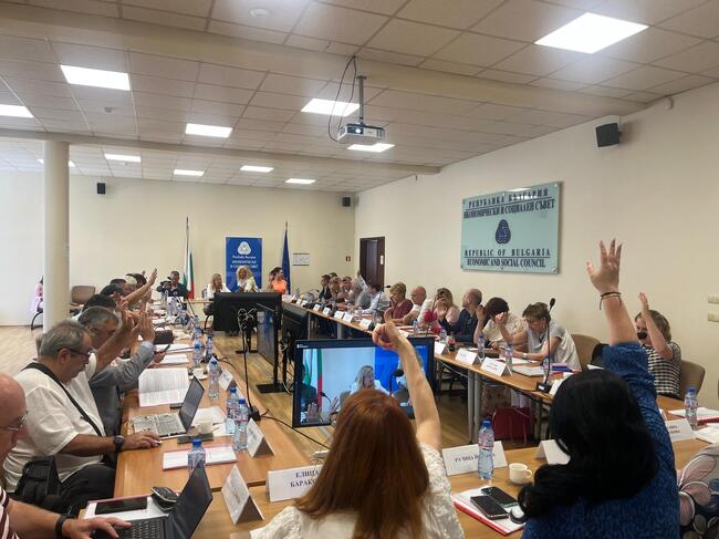  ИСС прие 3 акта по ключови въпроси за развитието на здравеопазването, земеделието и индустрията в България 