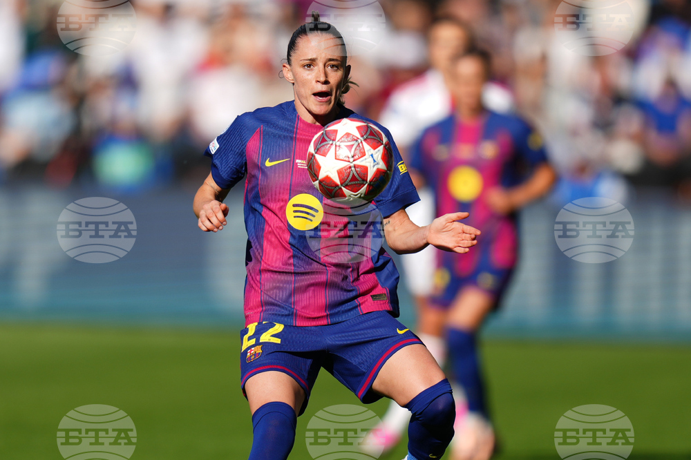 Britain Soccer Arsenal Batlle