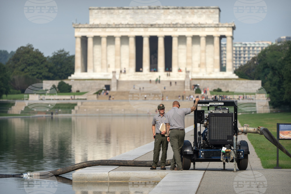 APTOPIX Lincoln Memorial Reflecting Pool