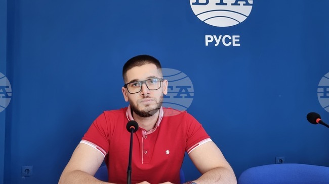 Романът "Пенчо Славейков. Последните дни на поета" на Димитър Мантов оставя усещането, че физическата смърт не е краят, каза педагогът Владимир Великов