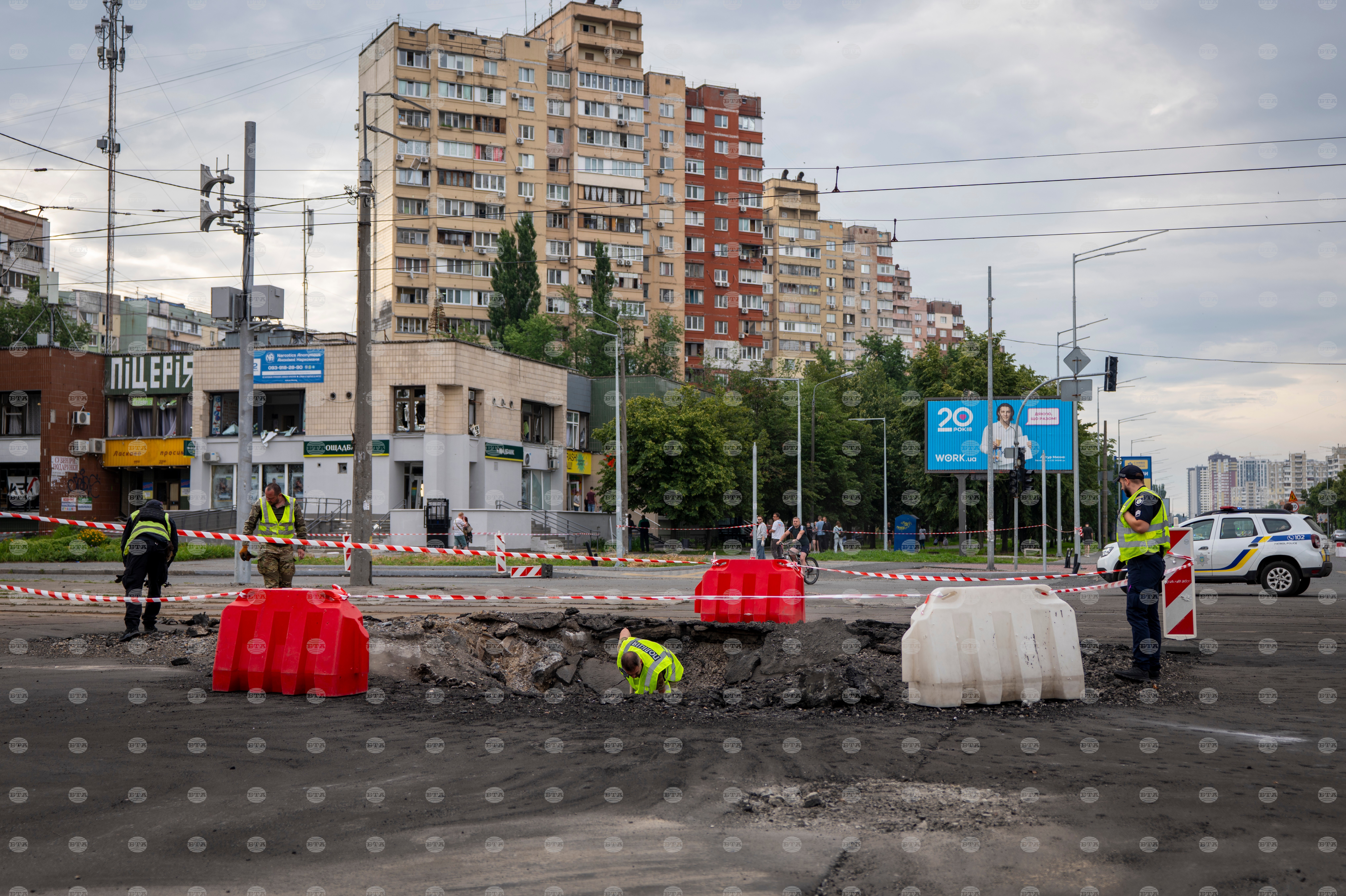 Ранените в Киев след нощната руска атака вече са 10; вчера в украинската Донецка област са били убити 7 души, обявиха местните власти