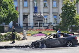 София  - изгоряла кола