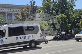 София  - изгоряла кола
