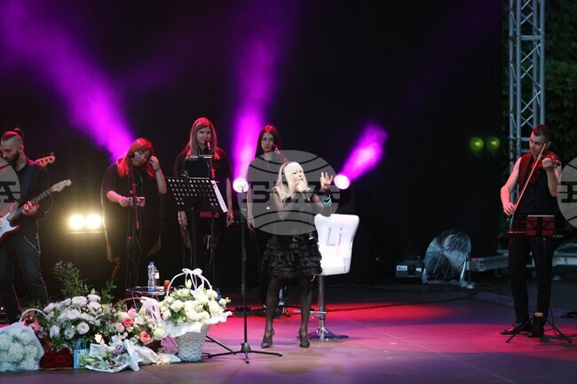 Bulgarian Pop Icon Lili Ivanova Draws Standing Ovation in Varna Ahead of Burgas Concert on Farewell National Tour