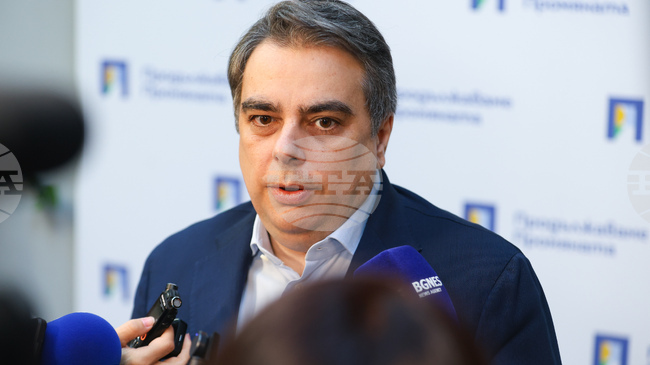 Очаквам до края на лятото да имаме кандидат за президент, каза лидерът на "Продължаваме промяната" Асен Василев
