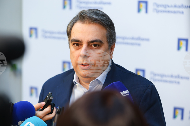 Очаквам до края на лятото да имаме кандидат за президент, каза лидерът на "Продължаваме промяната" Асен Василев