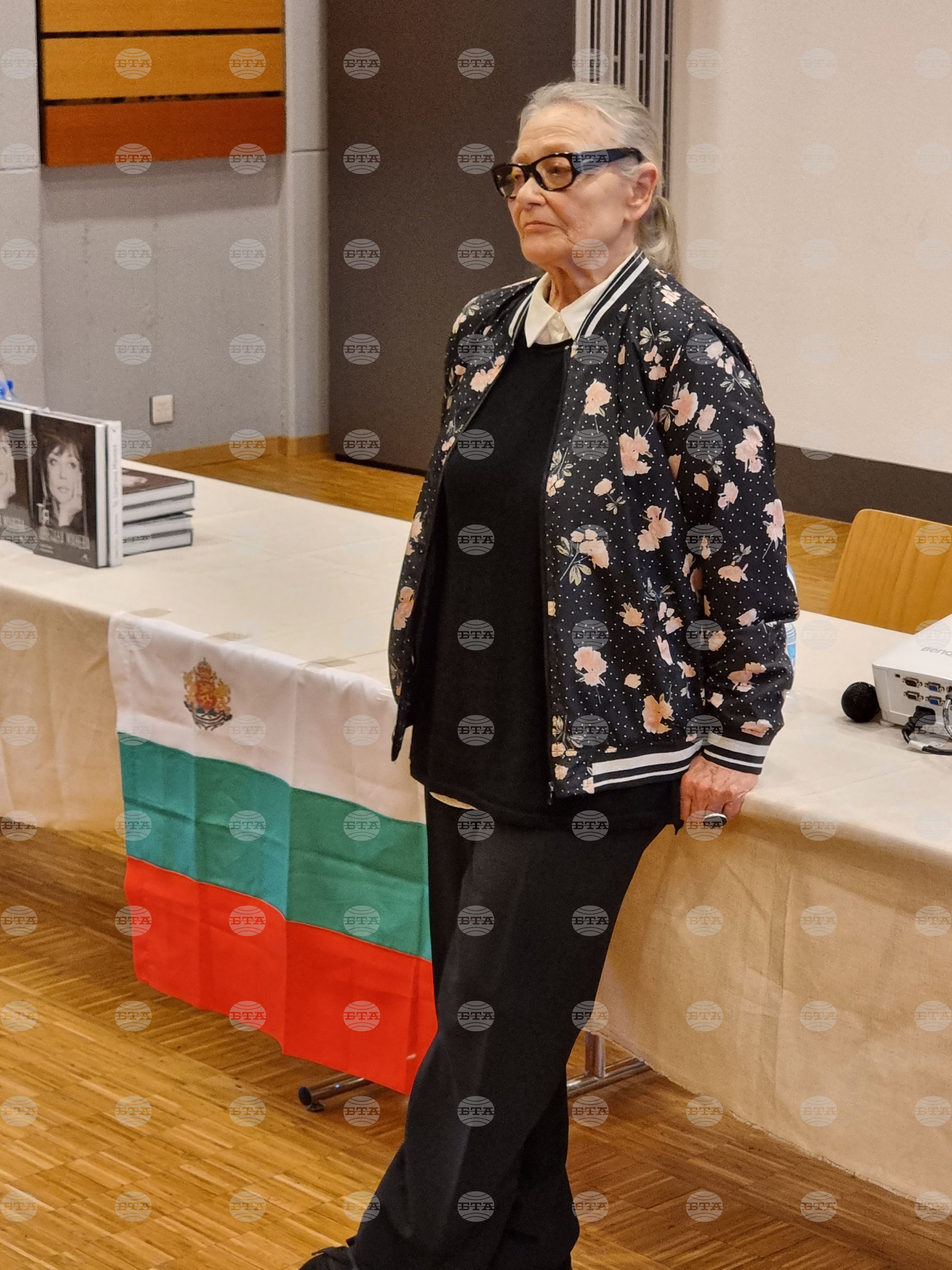 Швейцария - Цветана Манева - книга - представяне
