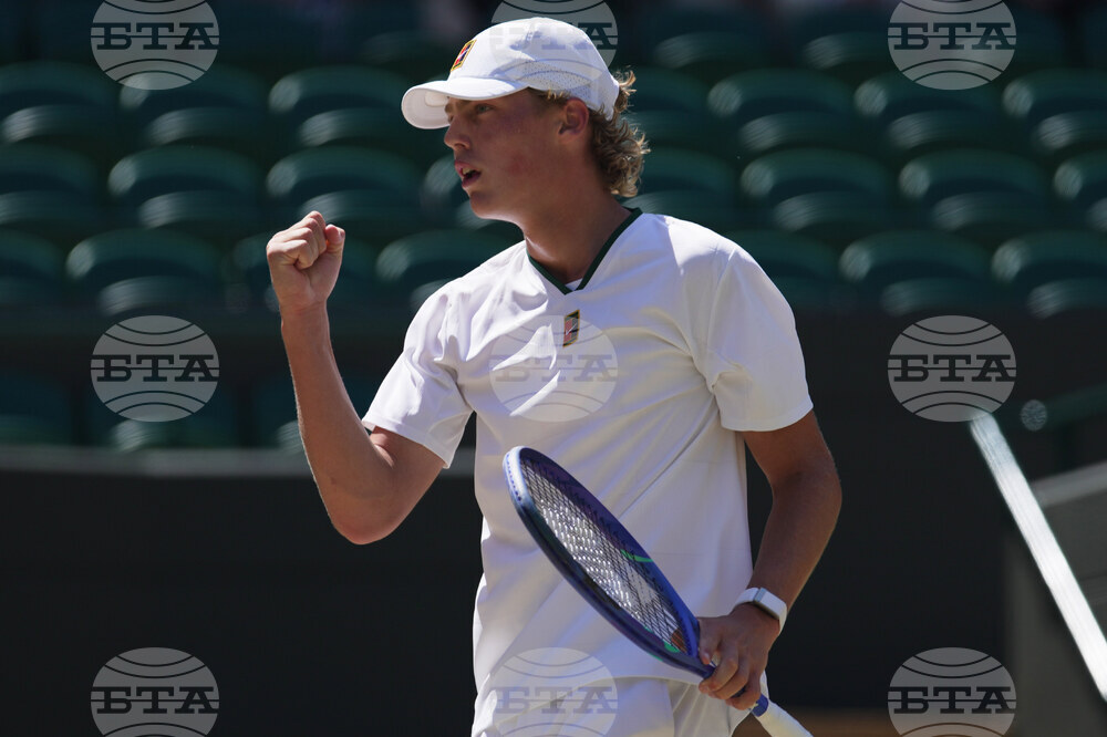 CORRECTION Britain Wimbledon Tennis