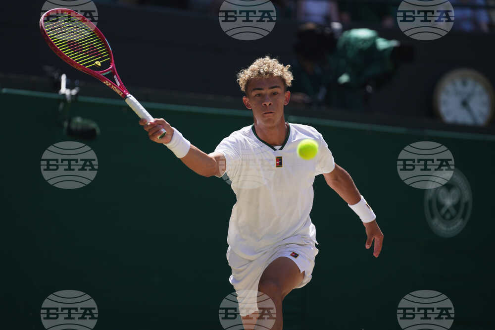 CORRECTION Britain Wimbledon Tennis