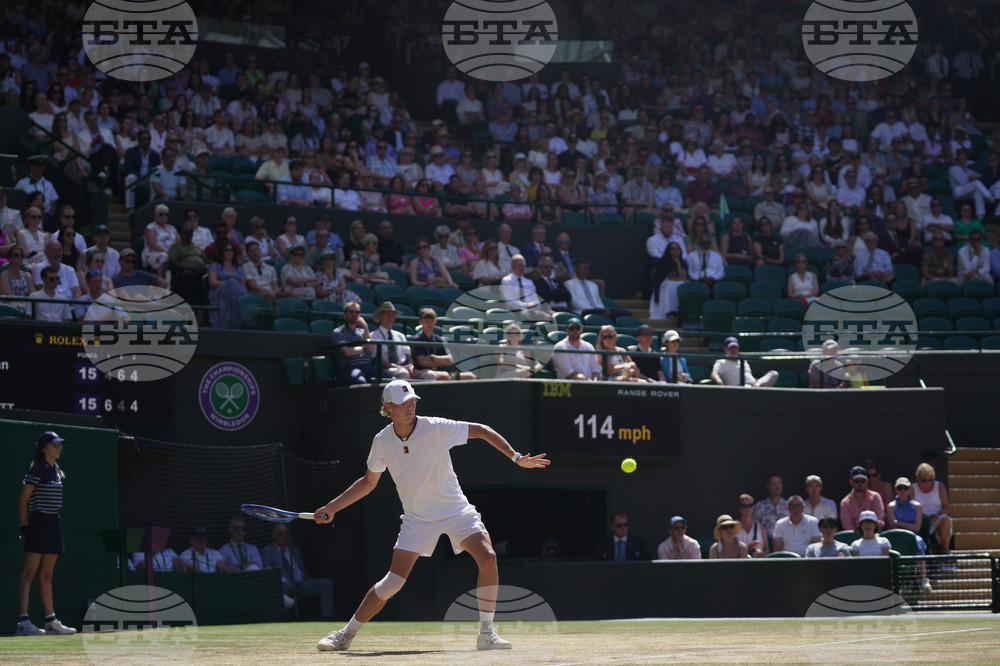 CORRECTION Britain Wimbledon Tennis