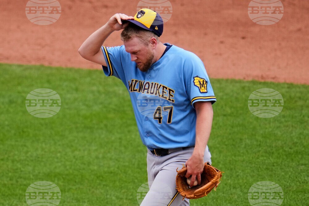 Brewers Pirates Baseball