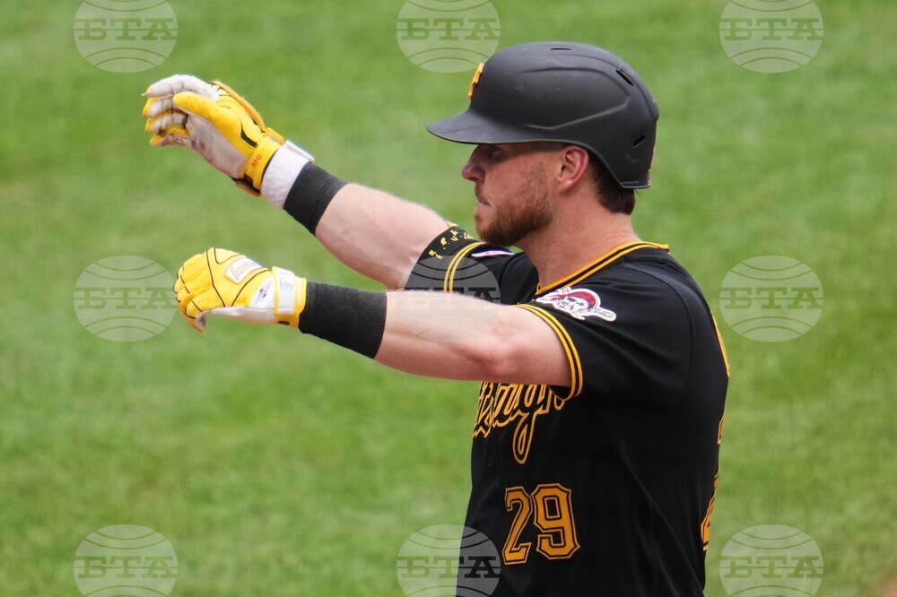 Brewers Pirates Baseball