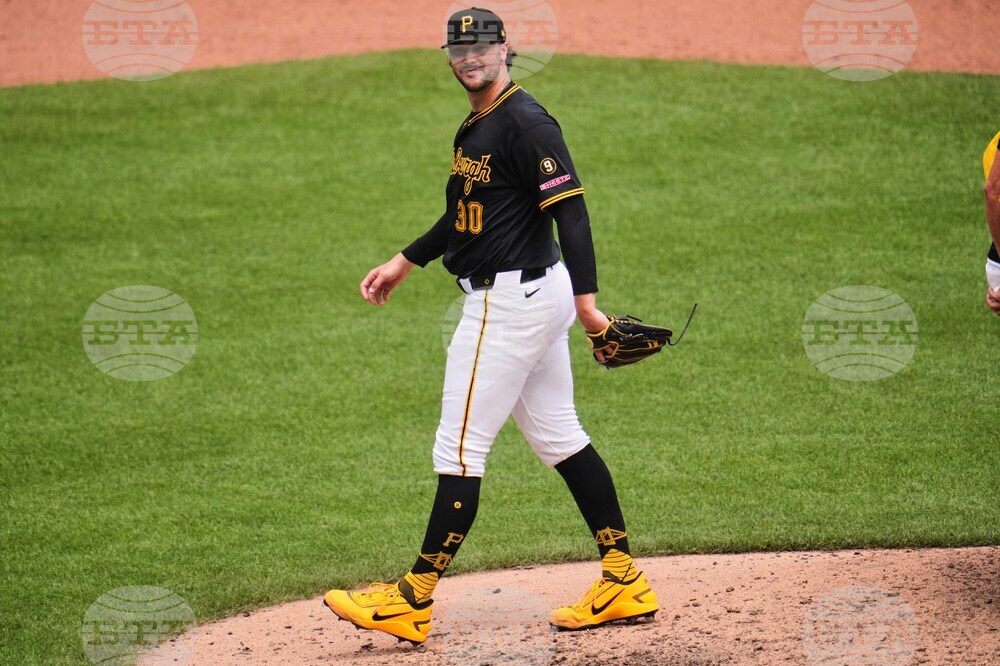 Brewers Pirates Baseball