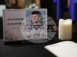 Централен военен клуб - генерал-майор Александър Александров - поклонение