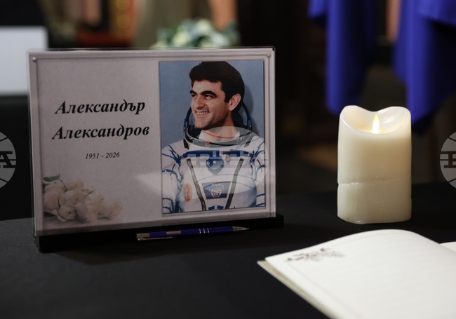 България се разделя с един от своите съвременни герои, каза Илияна Йотова на поклонението на о.р. генерал-майор Александър Александров