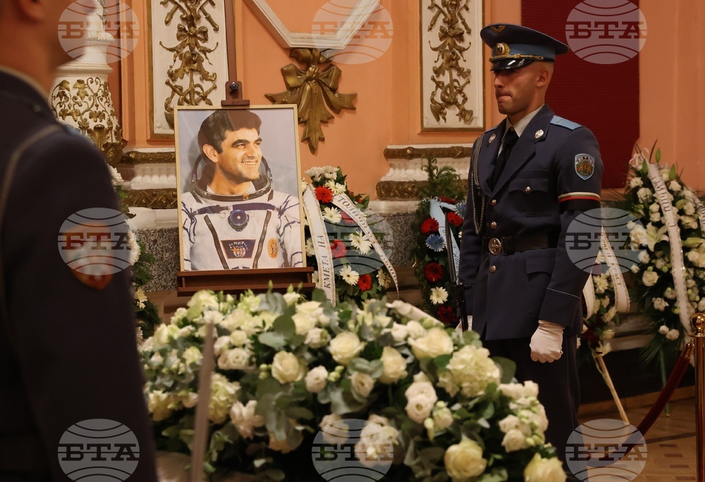 Централен военен клуб - генерал-майор Александър Александров - поклонение