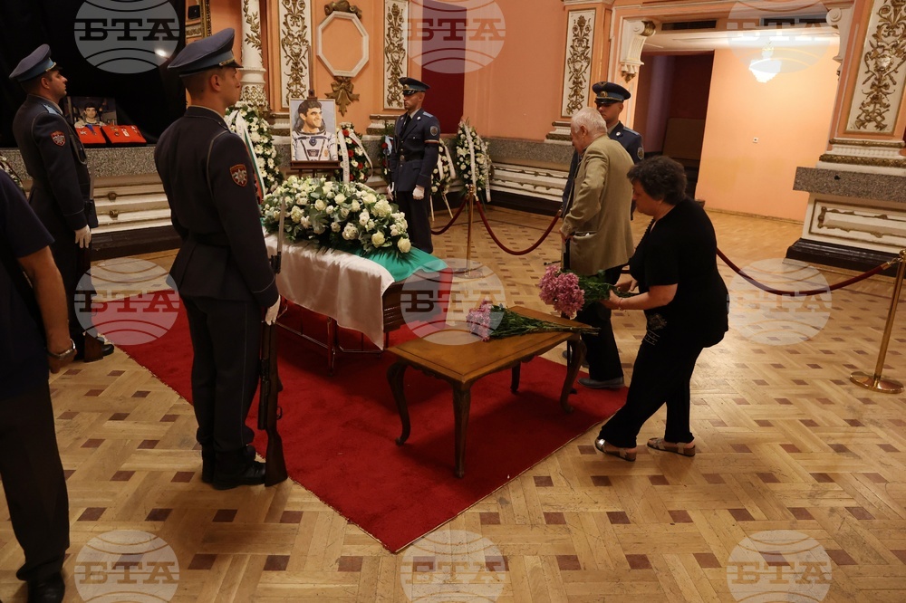 Централен военен клуб - генерал-майор Александър Александров - поклонение