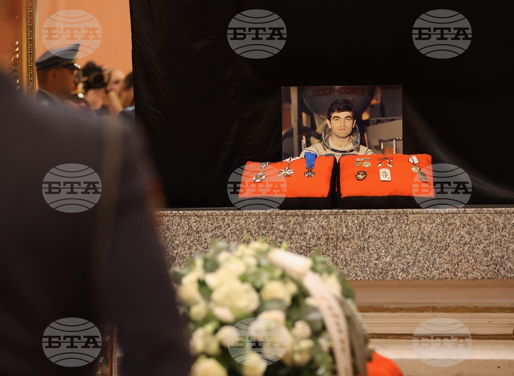 Централен военен клуб - генерал-майор Александър Александров - поклонение