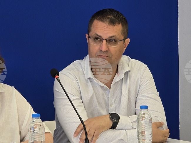 Радостен съм, че има много хора, които дават сърцата си за децата в риск, каза председателят на Общинския съвет в Троян 