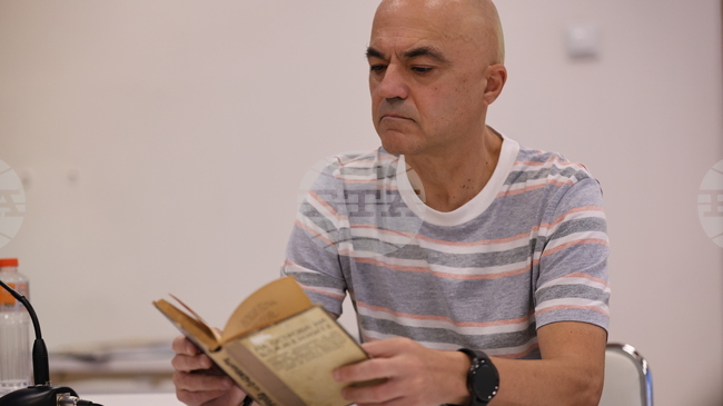 Според доц. Роман Хаджикосев „На Острова на блажените“ разкрива чувството за хумор и езиковата свобода на Пенчо Славейков