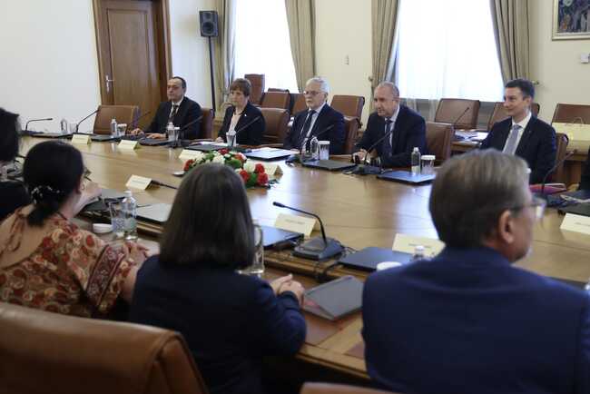 Румен Радев: Правителството има амбицията да развива съвременна научна и изследователска инфраструктура, която да насърчи повече млади хора да изберат своята професионална реализация в България