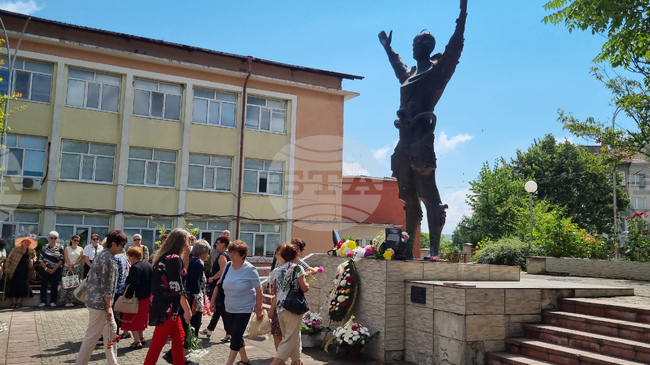 В Омуртаг се поклониха пред паметта на генерал-майор Александър Александров