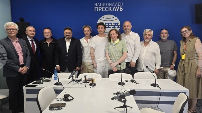 Турнето на Народния театър "Иван Вазов" в Гърция със спектакъла "Вакханки" бе представено в Националния пресклуб на БТА в Атина