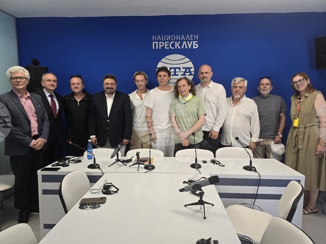 Турнето на Народния театър "Иван Вазов" в Гърция със спектакъла "Вакханки" бе представено в Националния пресклуб на БТА в Атина