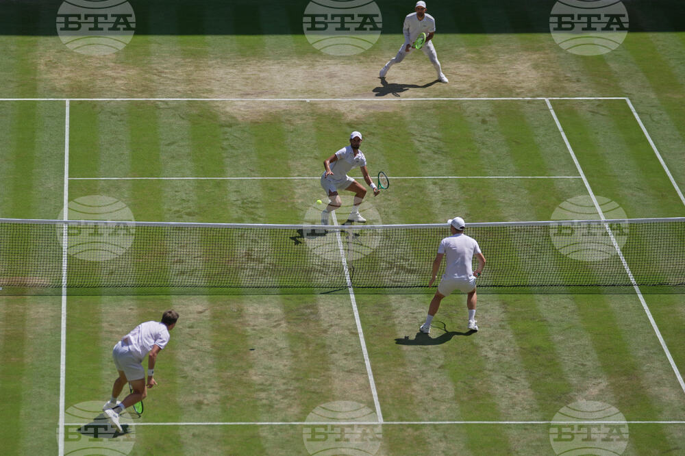CORRECTION Britain Wimbledon Tennis