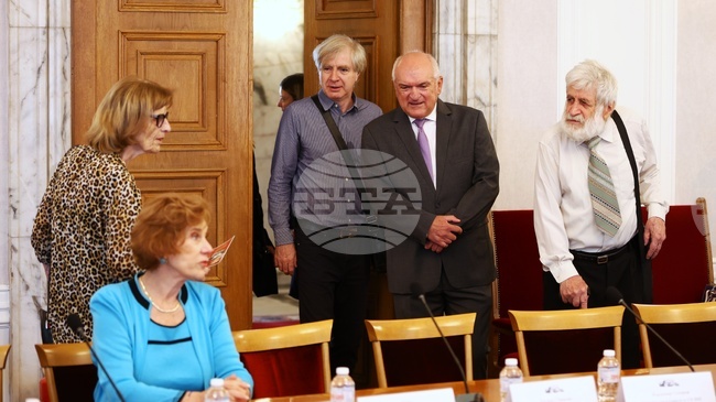 На всеобщата декларация за правата на човека се базира цялата първа част на конституцията, каза д-р Петър Берон