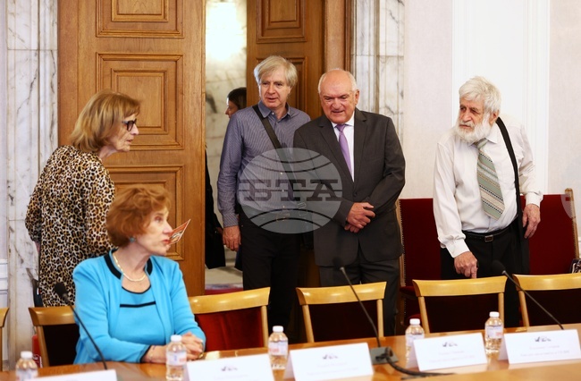 На всеобщата декларация за правата на човека се базира цялата първа част на конституцията, каза д-р Петър Берон