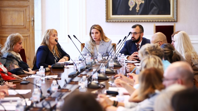 По-персонализирано образование, устойчиви модели за подкрепа на децата и учениците обсъдиха народни представители и експерти