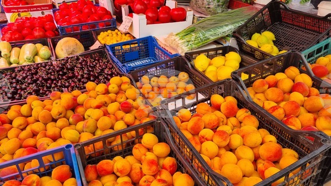 Wholesale Prices of Staple Foods, Fruits and Vegetables Fluctuate Over Past Week