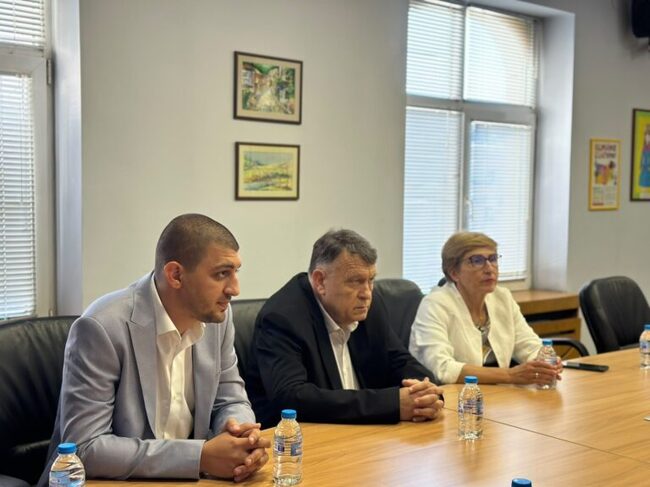 МОН ще съдейства за възстановяване на диалога в НАТФИЗ при спазване на академичната автономия