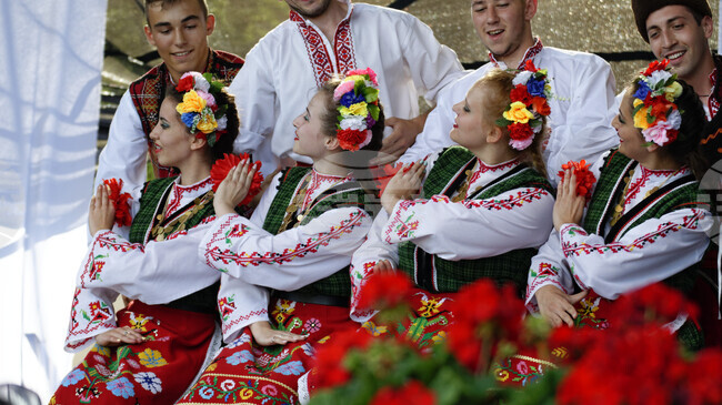  „Остров на музиката“ продължава с два фолклорни спектакъла 
