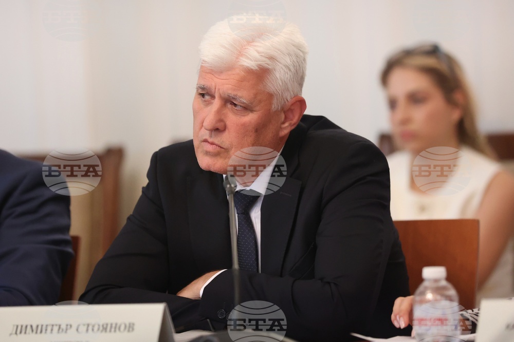 България не е сменила курса на своята политика, България гледа на Запад, каза министърът на отбраната Димитър Стоянов