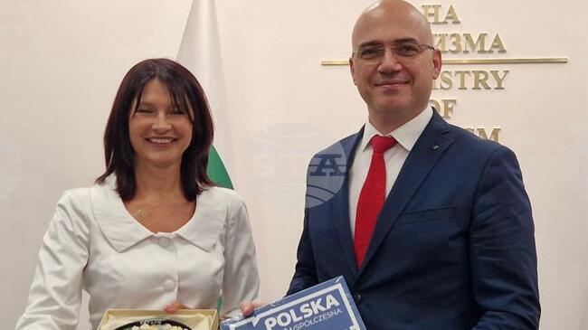 Tourism Minister Discusses Measures to Increase Tourist Exchange with Poland