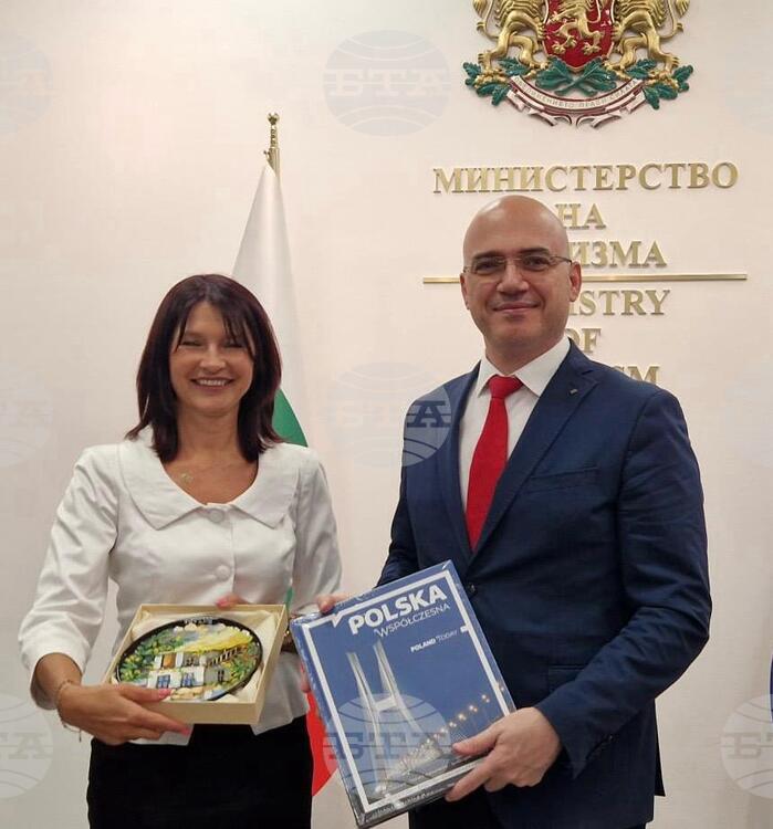 Tourism Minister Discusses Measures to Increase Tourist Exchange with Poland