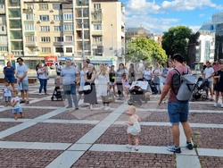 Пловдив - протест - „Достойно майчинство“